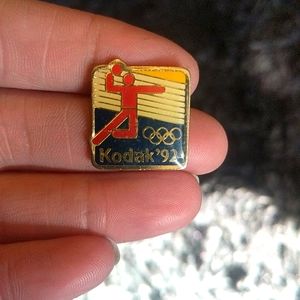 Olympics 1992 volleyball pin (vintage)
